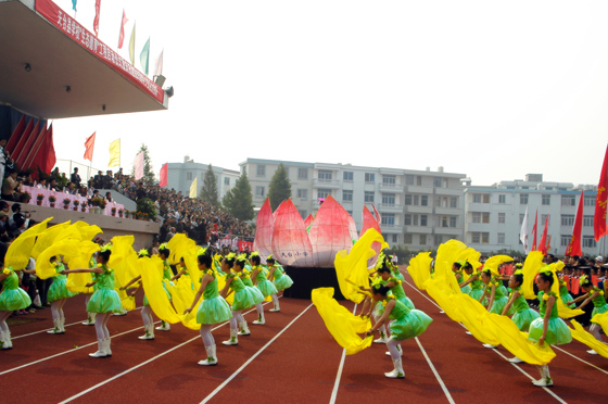 天台县学校"生态德育"工程启动仪式暨少年先锋队成立55周年少先队大检阅