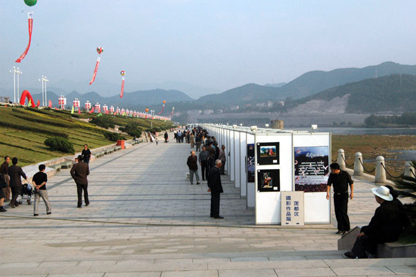 参观丽水国际影展--《影像天台》摄影沙龙2004.10.18