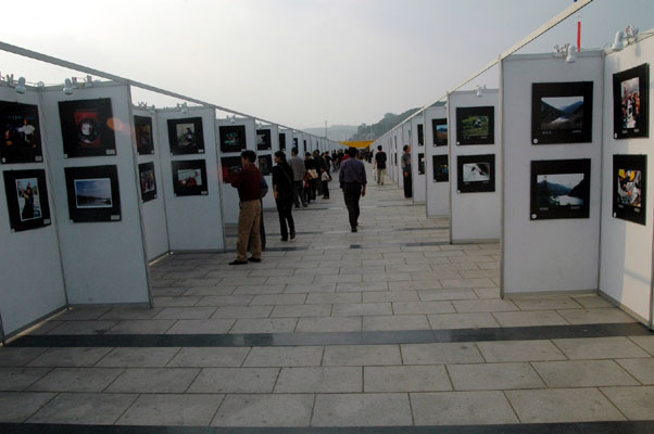 参观丽水国际影展--《影像天台》摄影沙龙2004.10.18