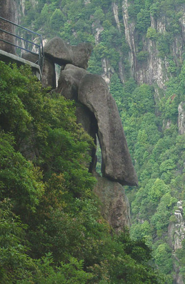 百丈坑的岩