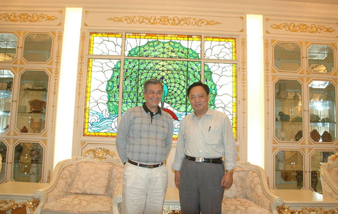 合影在上海政协-----《影像天台》2004.10.