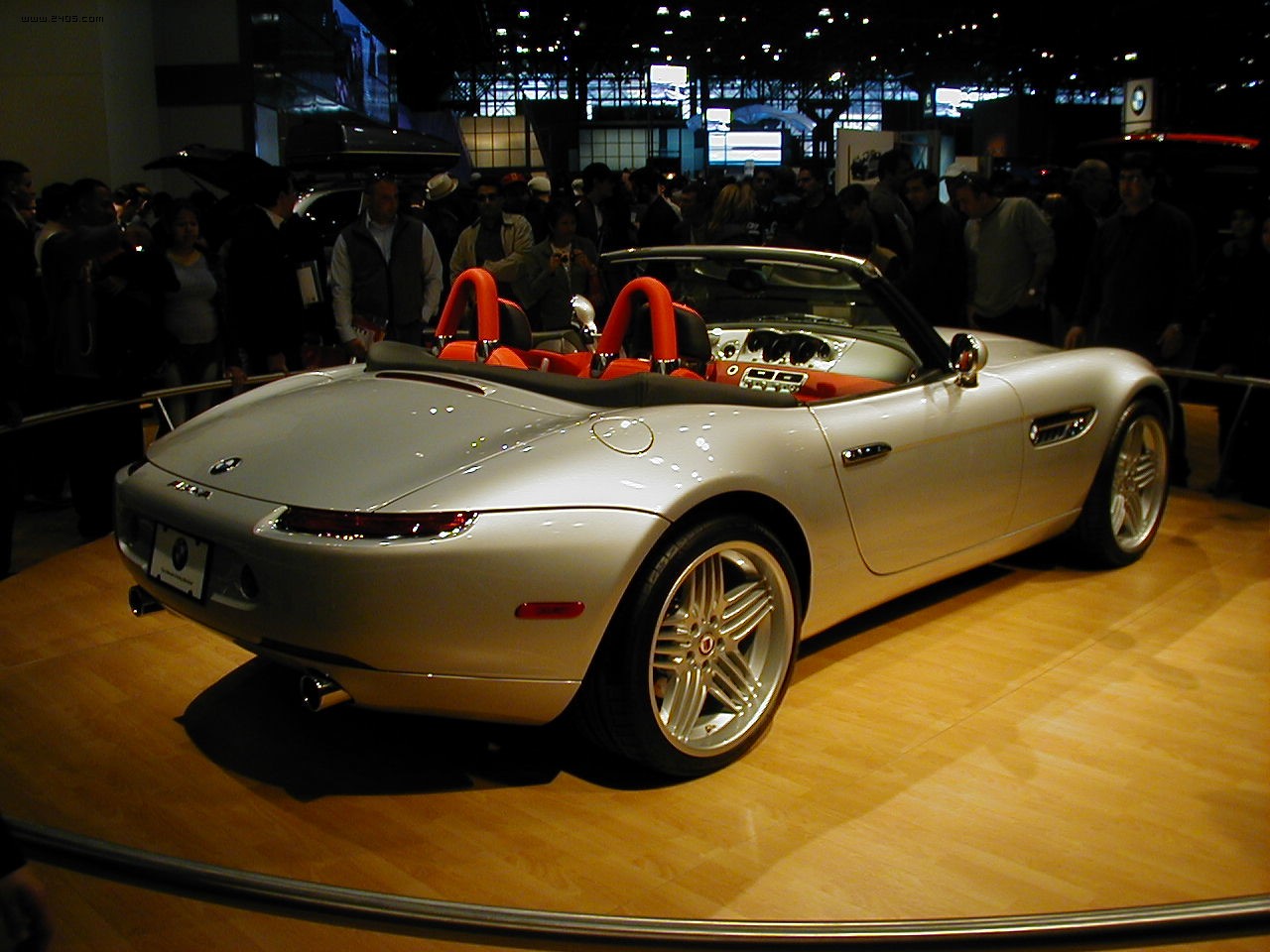 ~~~送上BMW的顶级量产跑车`Z8~~~