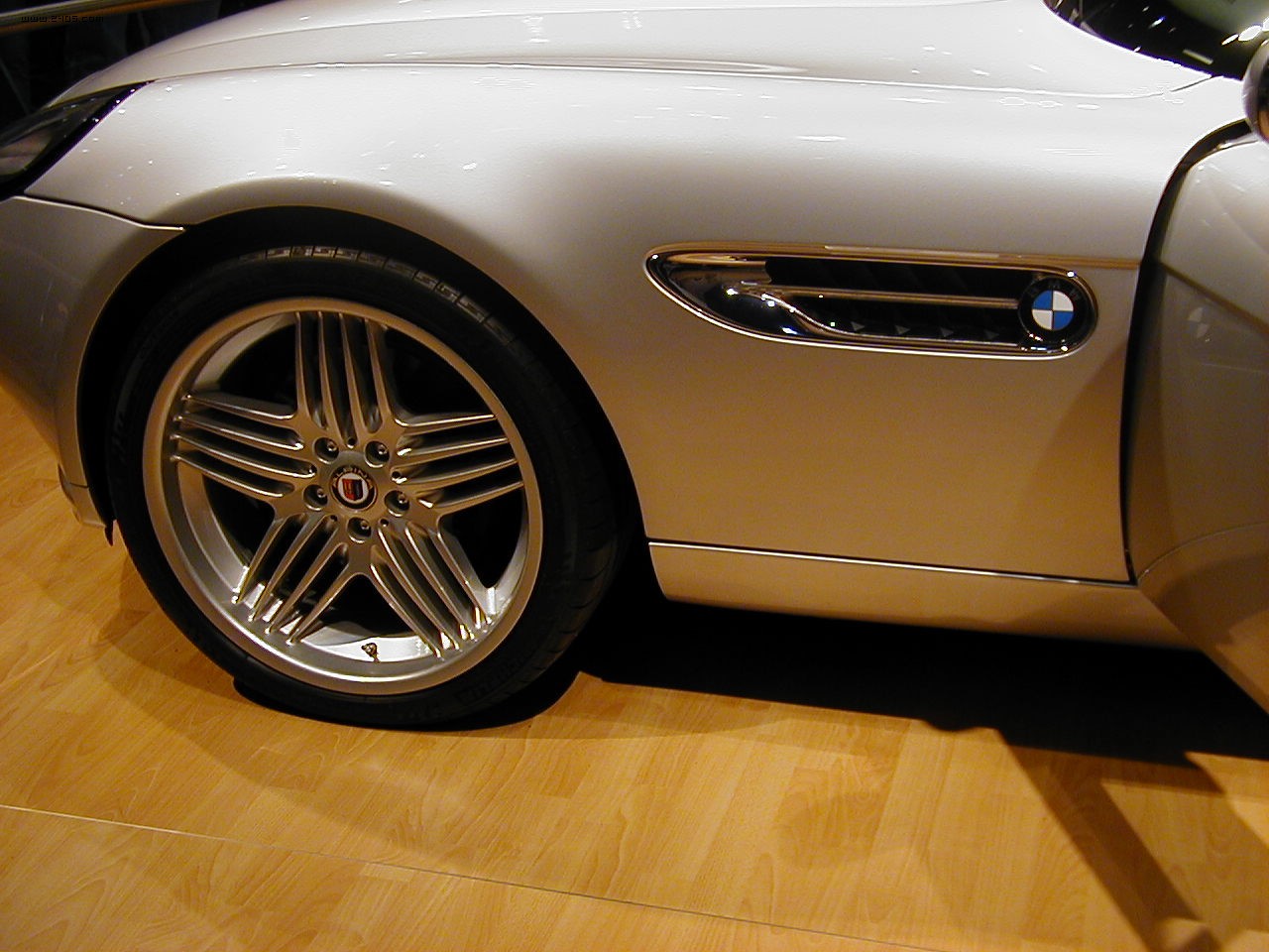 ~~~送上BMW的顶级量产跑车`Z8~~~