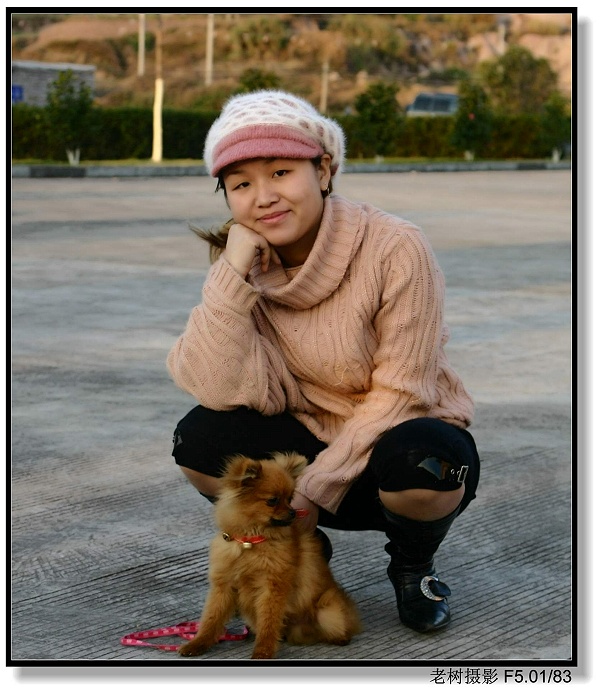 箱角落里找出一张MM照片