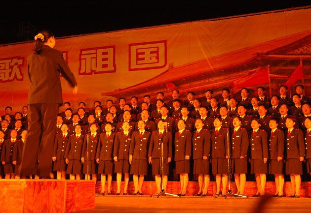 2004中秋新城大合唱---现场报道
