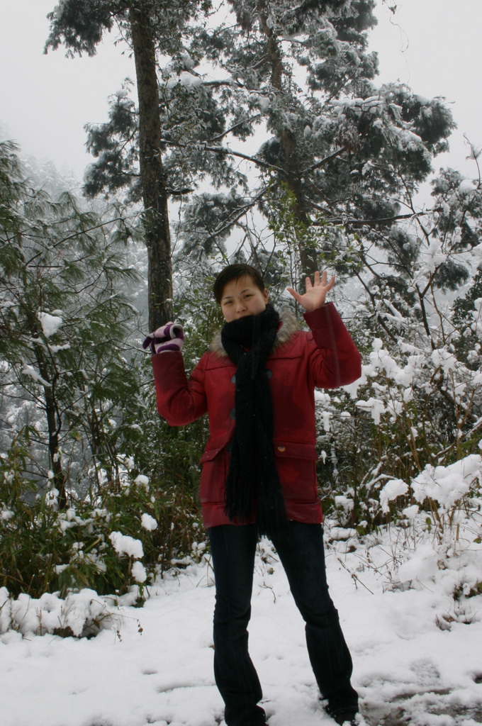 玩雪的小姑娘们