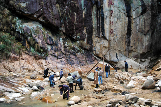 天台龙穿峡近日开始放水－景区马上对外开放