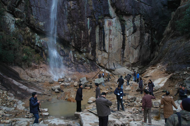 天台龙穿峡近日开始放水－景区马上对外开放