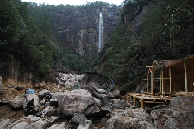 天台龙穿峡近日开始放水－景区马上对外开放