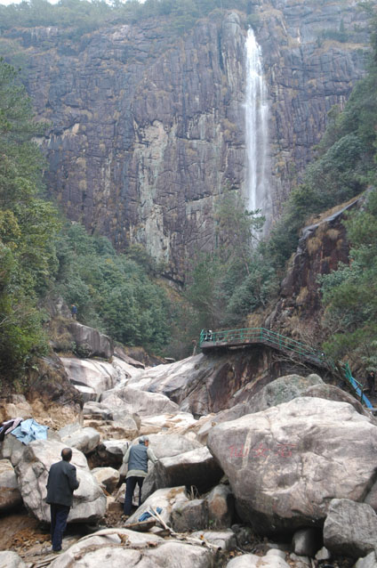 天台龙穿峡近日开始放水－景区马上对外开放
