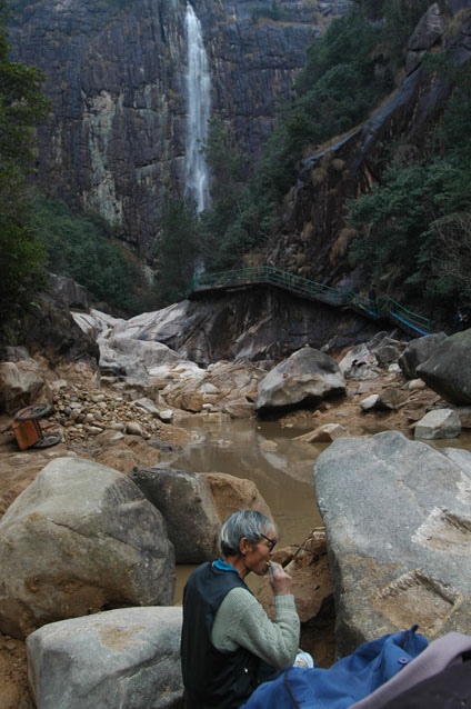 天台龙穿峡近日开始放水－景区马上对外开放