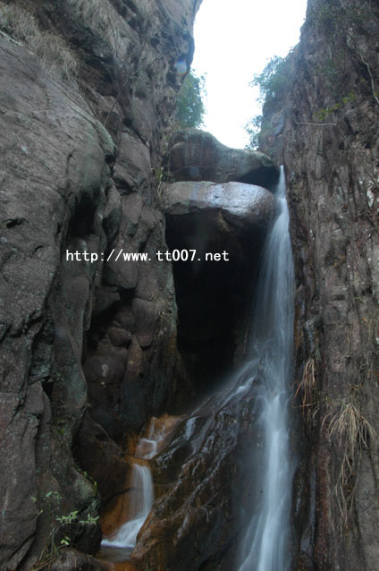 天台龙穿峡近日开始放水－景区马上对外开放
