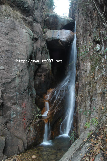 天台龙穿峡近日开始放水－景区马上对外开放