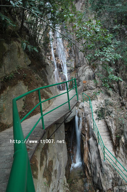 天台龙穿峡近日开始放水－景区马上对外开放