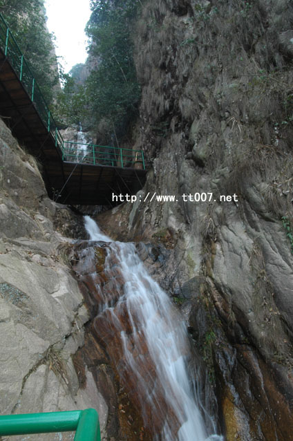 天台龙穿峡近日开始放水－景区马上对外开放