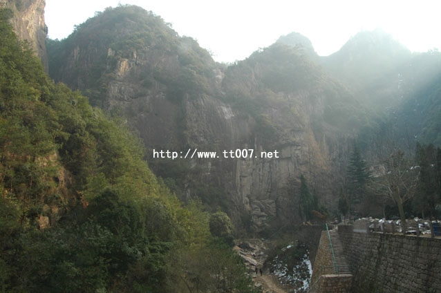 天台龙穿峡近日开始放水－景区马上对外开放