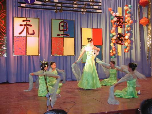天中元旦文艺会演