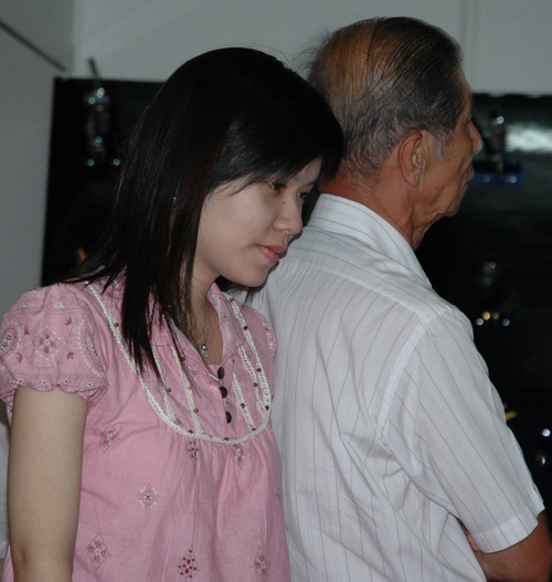 两相依