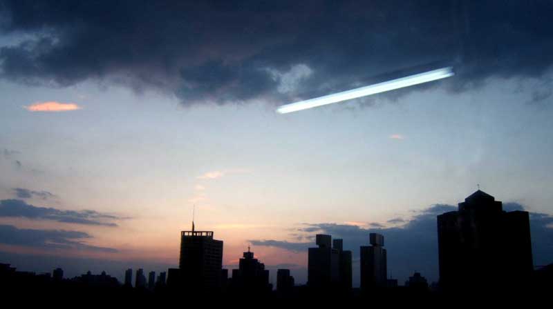 石骨撑空芒射日  野人家住大楼顶