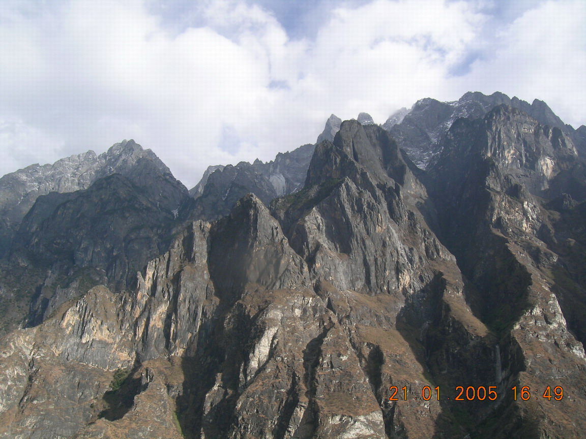 徒步虎跳峡