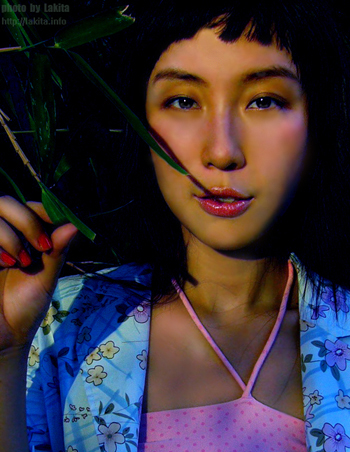 ~~~转帖一组单纯的人像作品，大家看了自己感觉吧~~~~