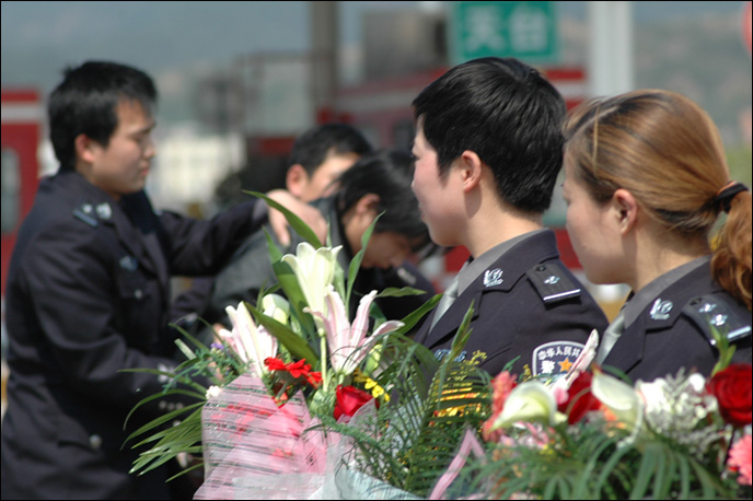据说是杀人者被抓回来了 （天台站现场直录）