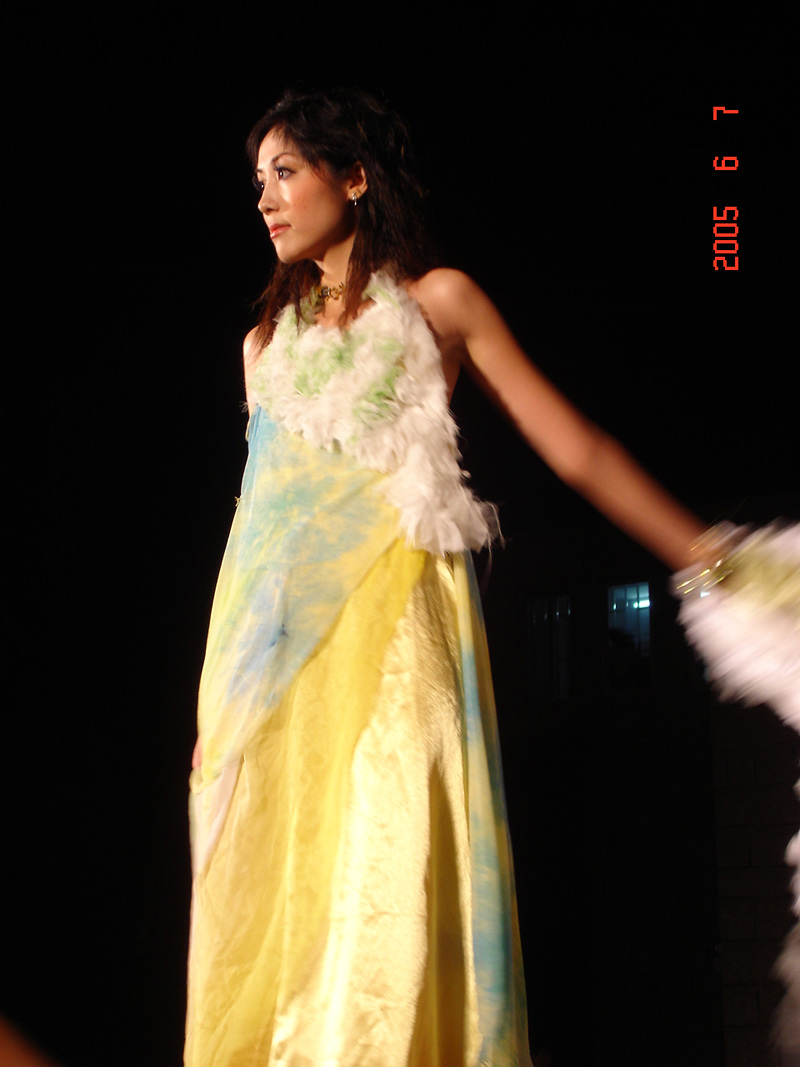 ~~~我们学校01届的服装SHOW（叶老师请进）~~~