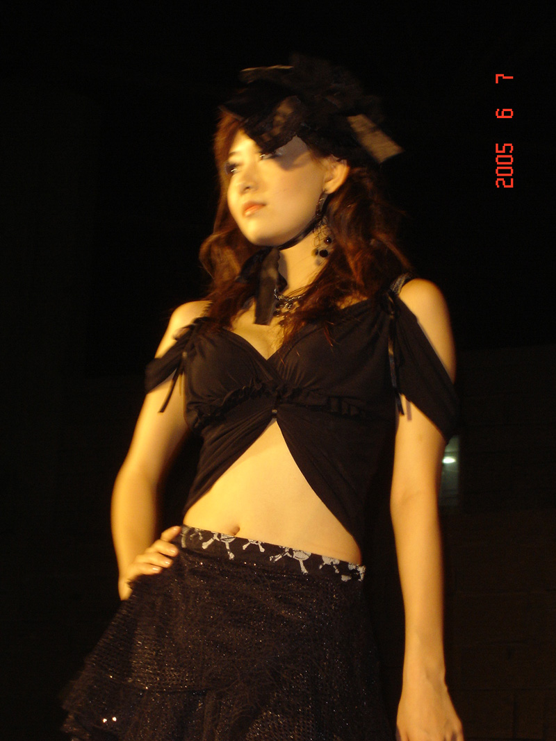 ~~~我们学校01届的服装SHOW（叶老师请进）~~~