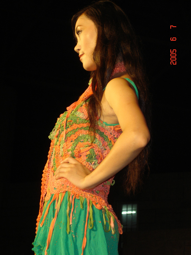 ~~~我们学校01届的服装SHOW（叶老师请进）~~~