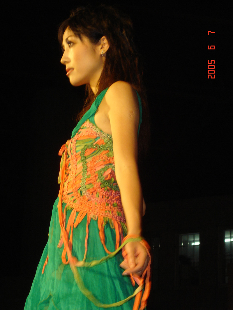 ~~~我们学校01届的服装SHOW（叶老师请进）~~~