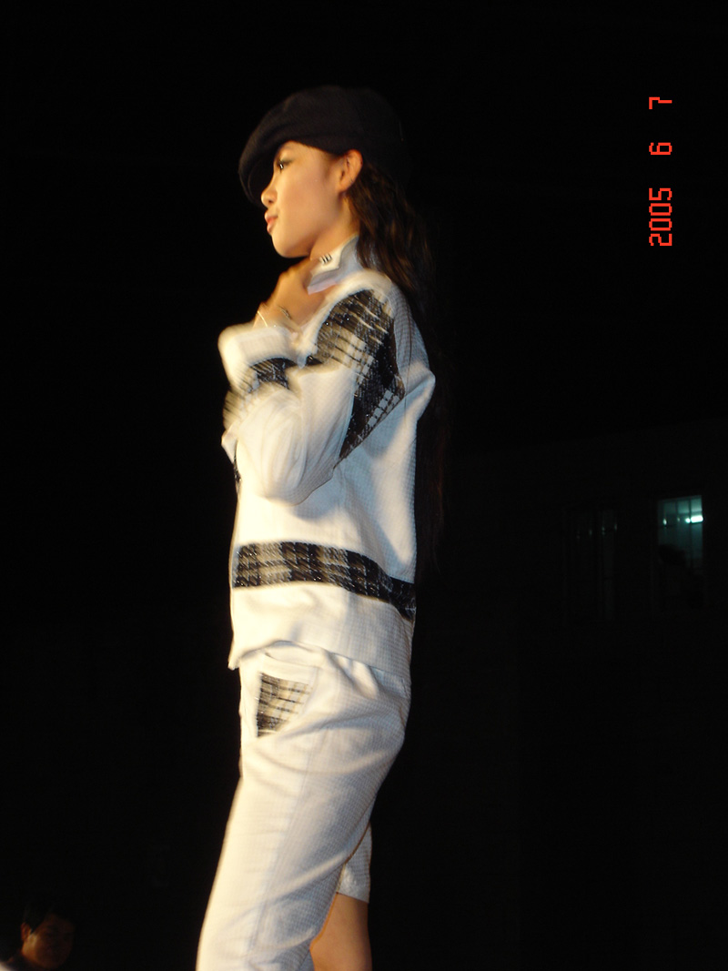 ~~~我们学校01届的服装SHOW（叶老师请进）~~~