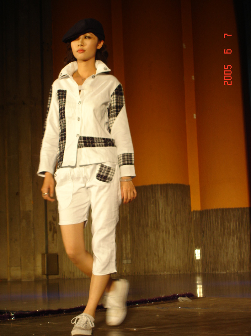 ~~~我们学校01届的服装SHOW（叶老师请进）~~~