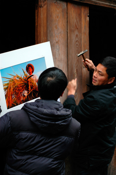 走进街头，送片下乡。--“亲近街头”摄影展