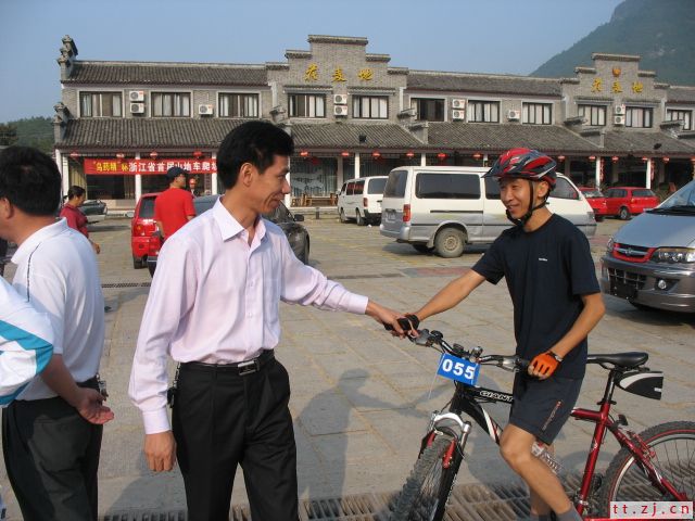 2006“乌药精”杯首届浙江“车迷节”天台山自行车爬坡赛.天台单车俱乐部荣获团体第四和个人第13