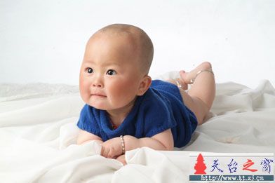我儿子八个月