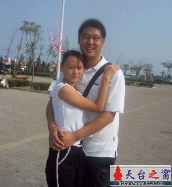 八月十五，和我女人在海边