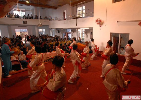 2位美国英国人天台寻根--四方塘教会交流