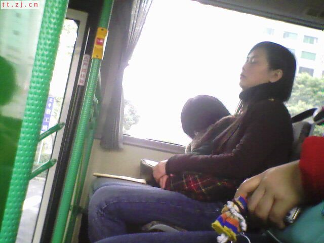 美女瞌睡图.