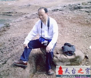 两张老树当年相亲的照片