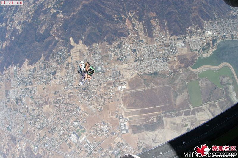 另类运动---高空裸体跳伞