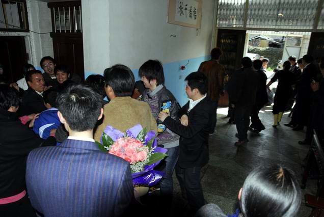 想接新娘子  先送红包来
