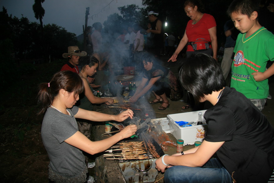 辛勤劳作的天台驴友俱乐部的月客人们