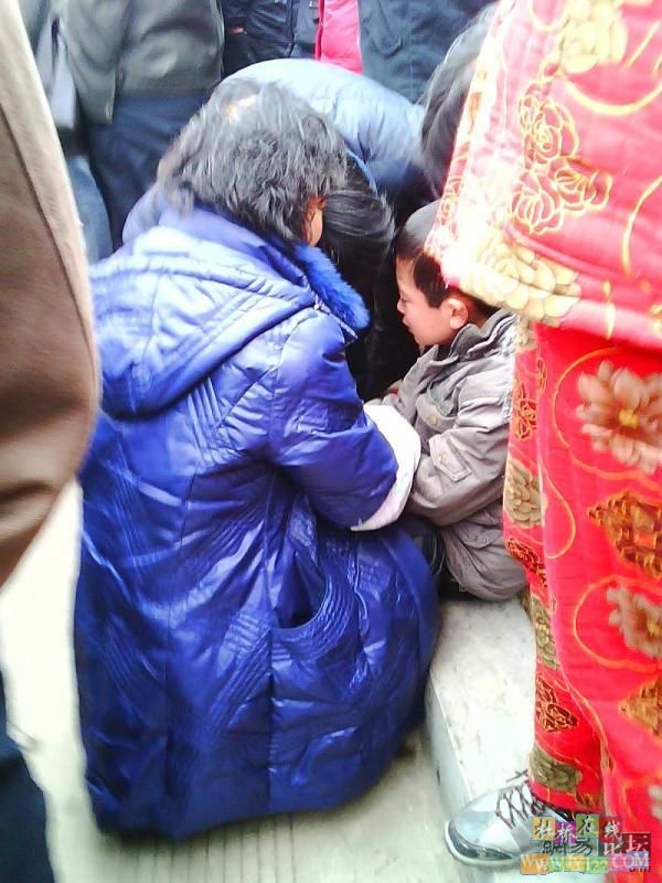 杜桥发生重大交通事故，造成4人当场死亡1人重伤
