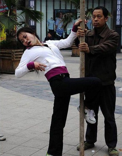 让叔杵在这里~~~~~姑娘，某部位痒痒的话有妇炎洁。。。。.jpg