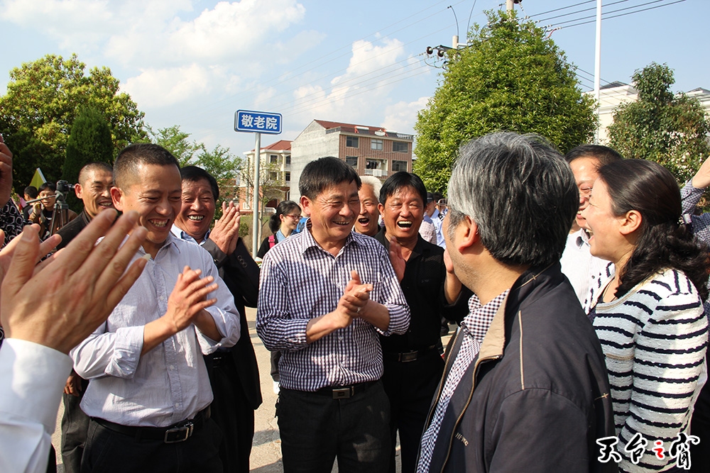 省文化厅副厅长柳河动情地说 皇都永远是省文化厅的联系点 陈凌云摄
