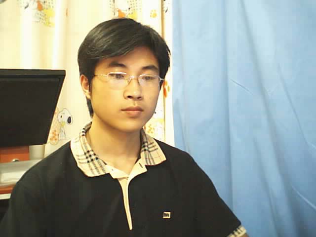 我在天台时拍的！呵呵。。帅吧～！
