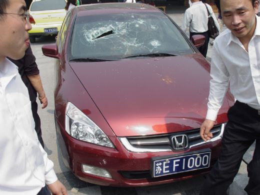 ~~~在抗日浪潮中被砸坏的车`````