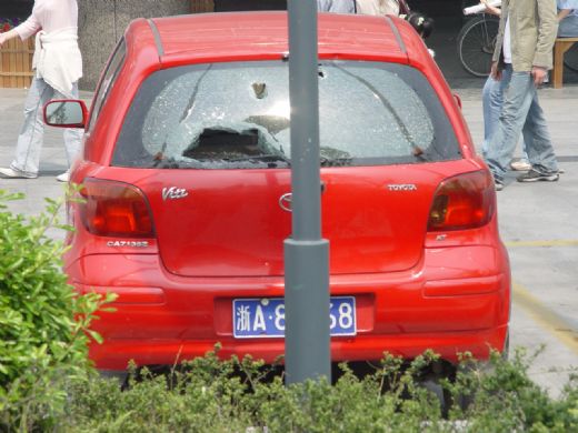 ~~~在抗日浪潮中被砸坏的车`````