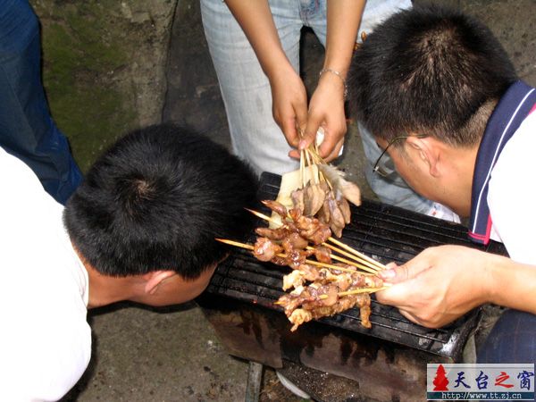 10.6号烧烤活动帐目明细及人数，