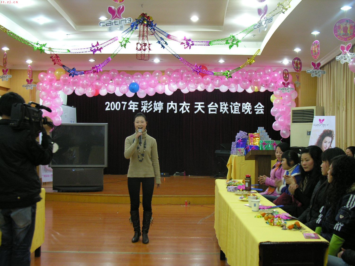 彩婷内衣晚会现场